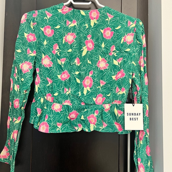 Aritzia New Cropped top- BRAND NEW - Picture 3 of 3